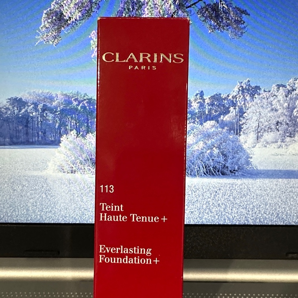 Clarins Everlasting Foundation+ in Bold Red